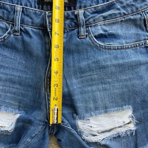 Ashley Mason High-Waisted Raw Hem Denim Shorts Medium Wash Sz 27 - Picture 6 of 10